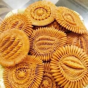 নিম পাতা পিঠা ৬৫০ টাকা কেজি । ( সিরা দেওয়া )